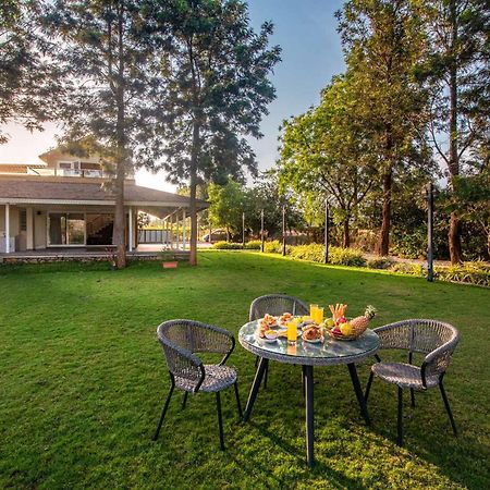 Stayvista'S Silver Grove - Serene Haven With Expansive Lawn & Terrace Нашик Екстер'єр фото