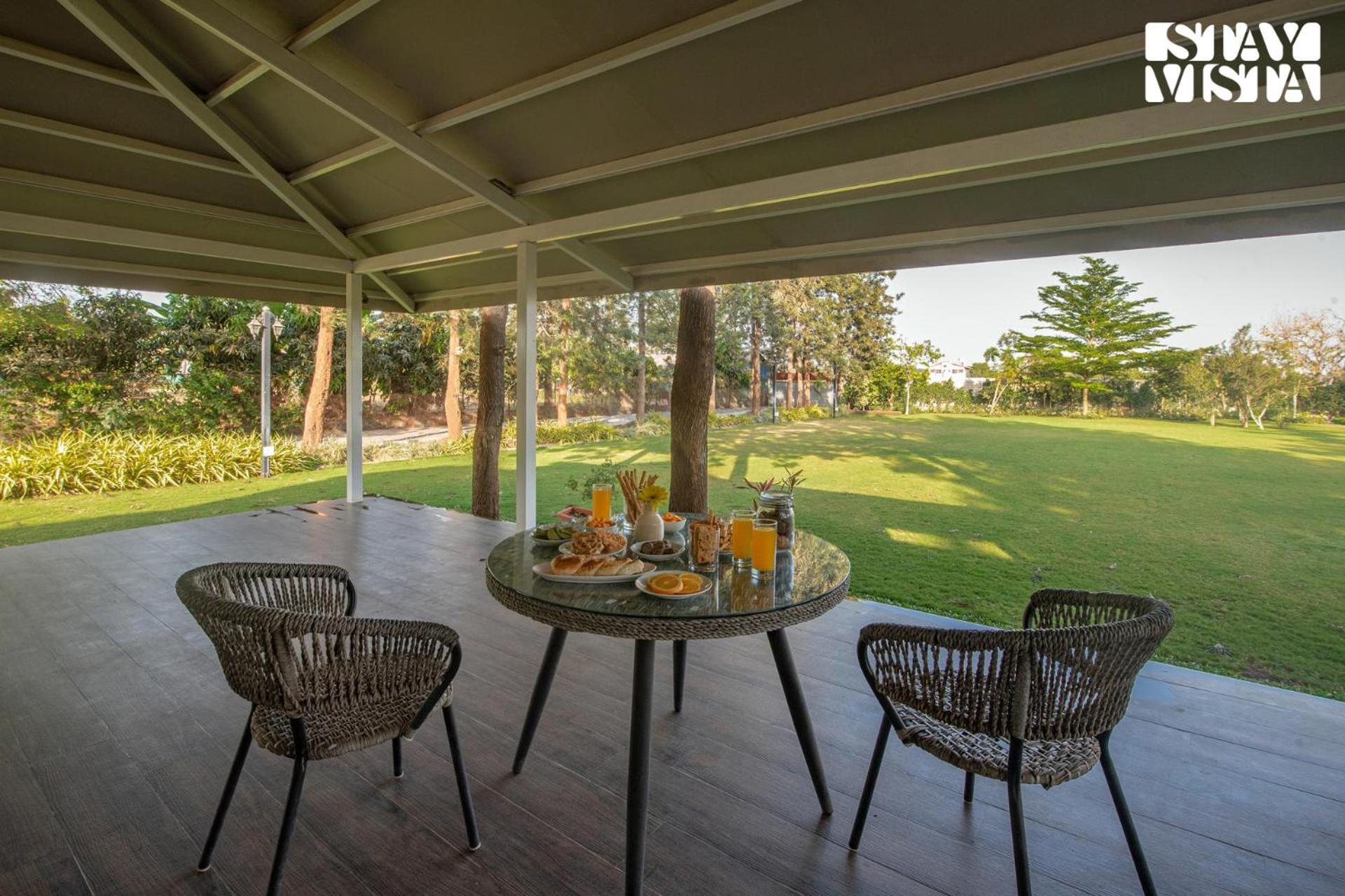 Stayvista'S Silver Grove - Serene Haven With Expansive Lawn & Terrace Нашик Екстер'єр фото