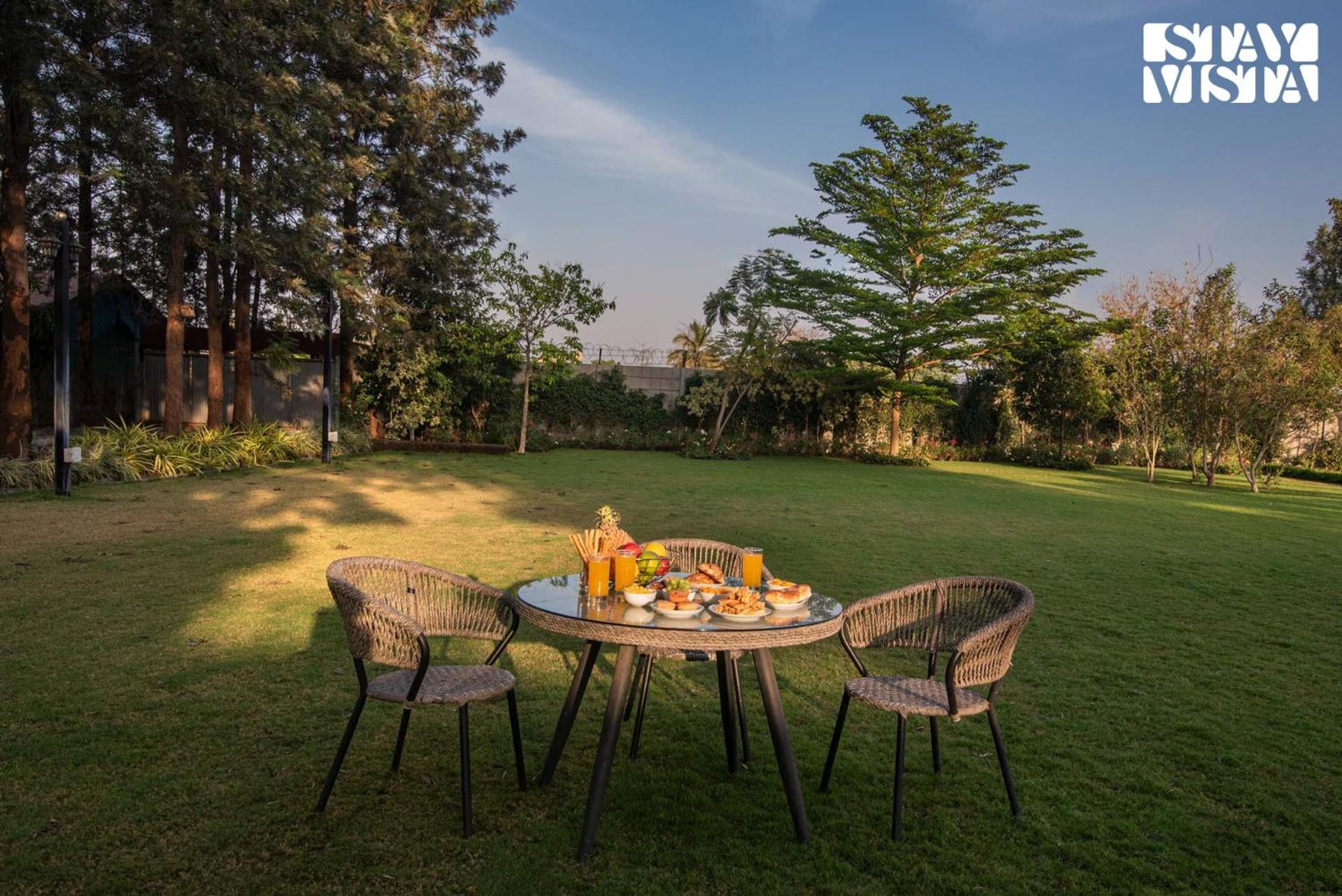 Stayvista'S Silver Grove - Serene Haven With Expansive Lawn & Terrace Нашик Екстер'єр фото